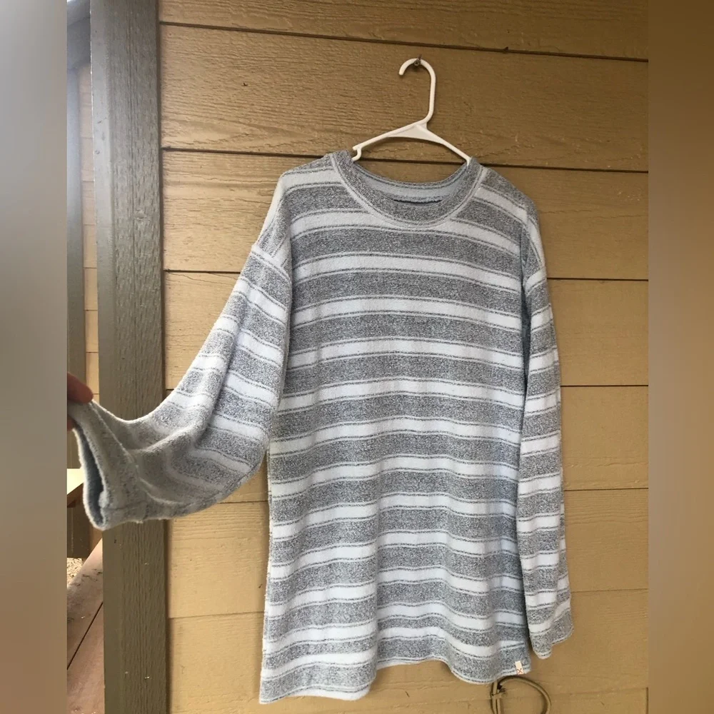 Gray and White Striped Sweater Vinyard Crew - Picture 2 of 5